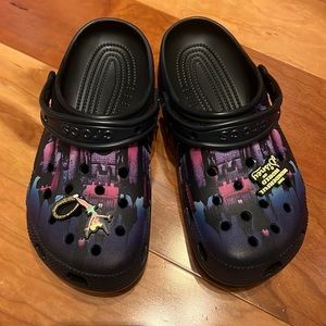 Disney Parks magic Kingdom Crocs size w8 m6